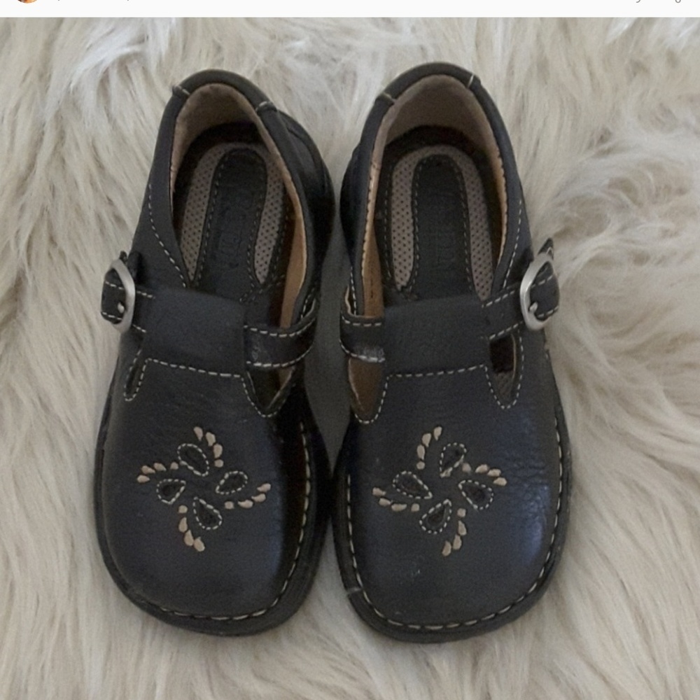 Toddler shoes